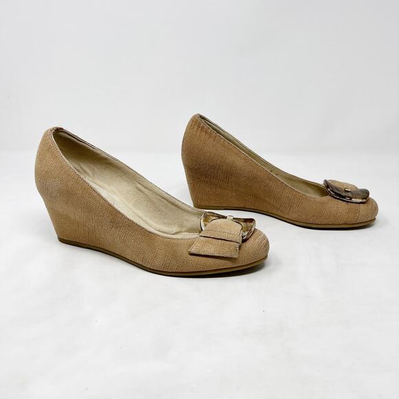 [Stuart Weitzman] Beige Leather Bucalina Tortoiseshell Buckle Round Toe Wedges 6 - Picture 1 of 12